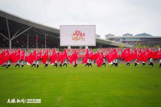 在《七人乐队》中，洪金宝再度选择功夫题材《练功》，讲述了一群在五十年代的天台上练功的孩子，如何付出艰辛、收获希冀的故事